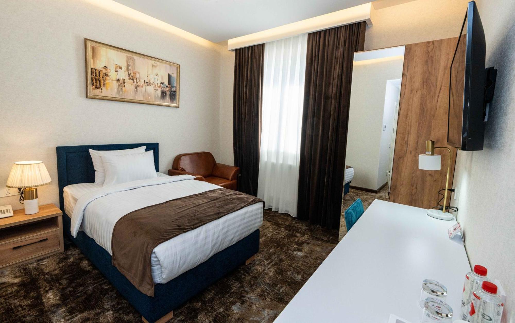 Garnet Mir Hotel ทาชเคนต์ ภายนอก รูปภาพ