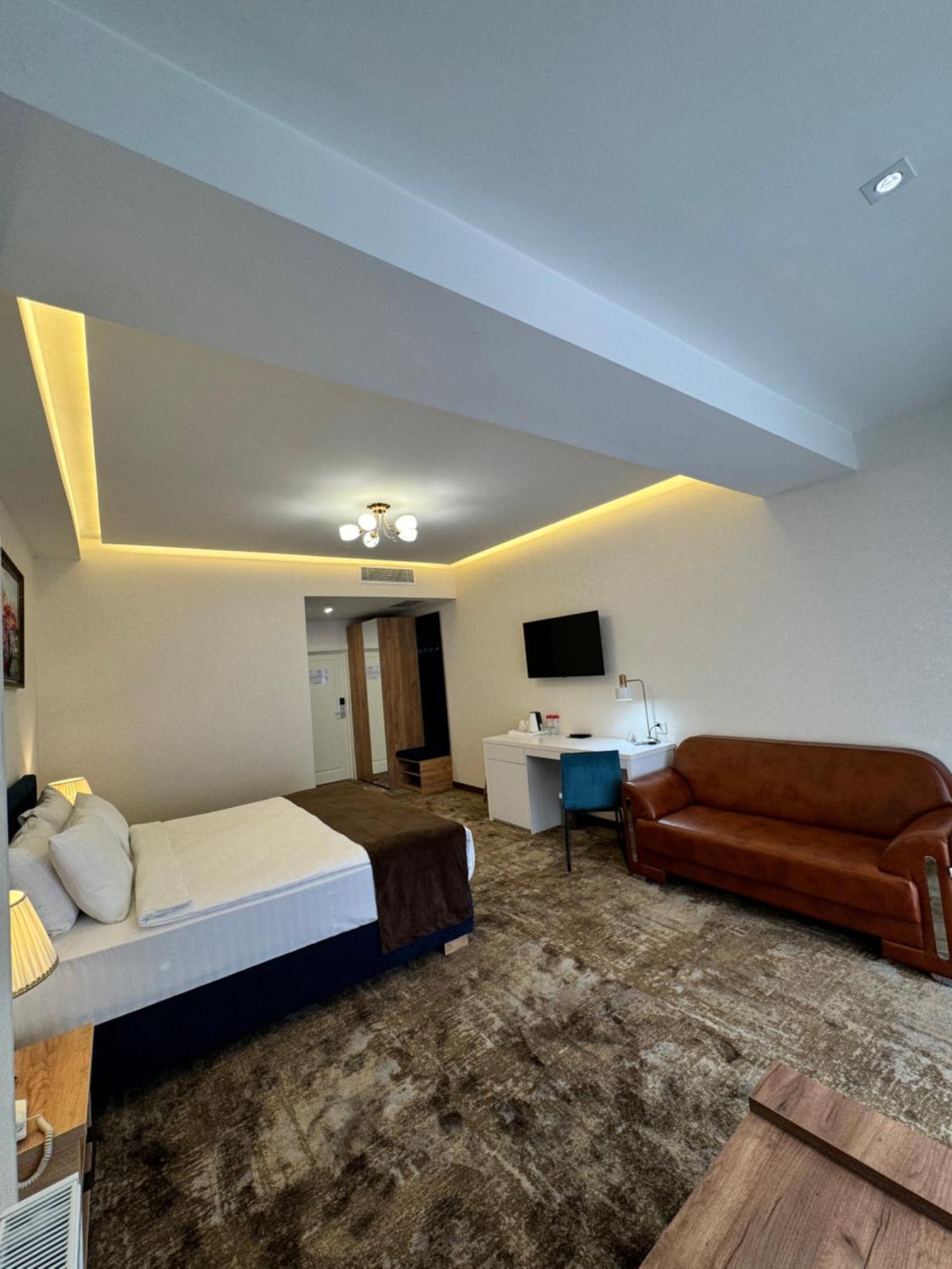 Garnet Mir Hotel ทาชเคนต์ ภายนอก รูปภาพ